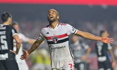 Lucas Moura marca o gol da vitória contra o Corinthians