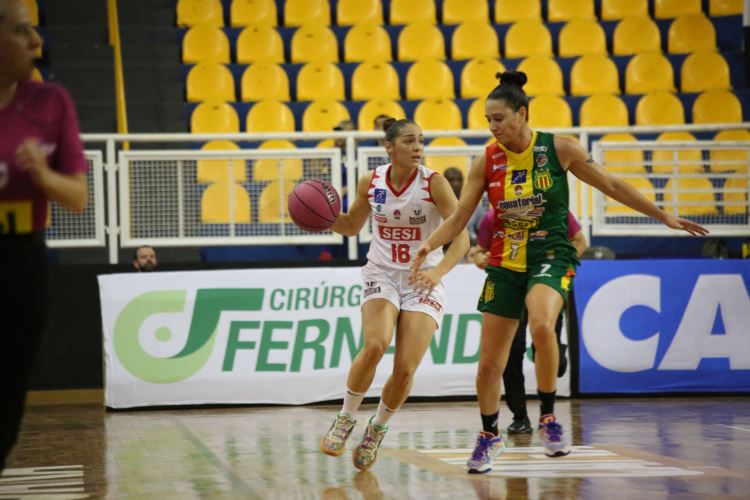 Sesi Araquara no duelo com o Sampaio Basquete pela Liga de Basquete Feminino